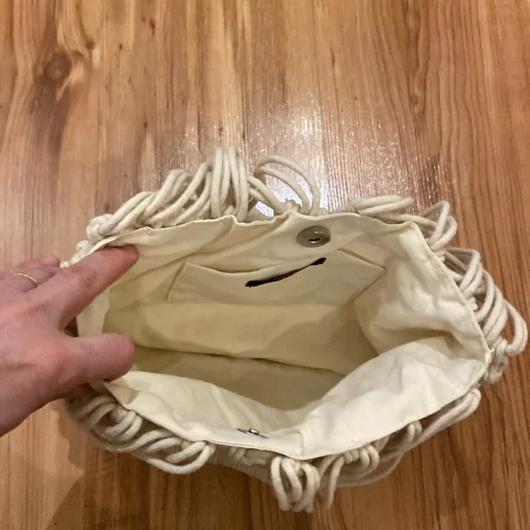 NWOT Forever 21 small macrame bag - Picture 2 of 3